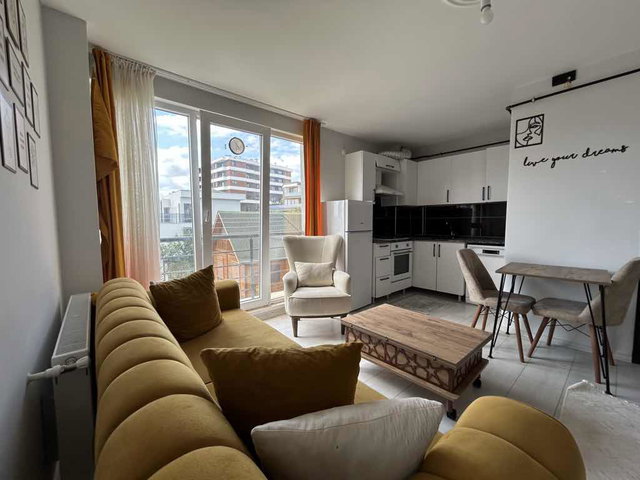 TOPLU KONUT BULVAR'INDA EŞYALI KİRALIK 1+1 DAİRE