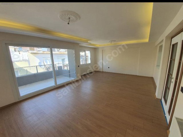 KARŞIYAKA ÇARŞI MERKEZDE TÜMDEN TADİLATLI 3+1 SATILIK DAİRE