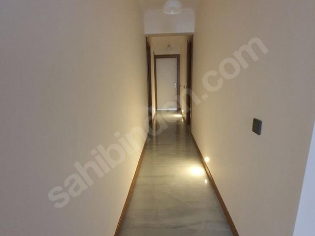 KARŞIYAKA ÇARŞI MERKEZDE TÜMDEN TADİLATLI 3+1 SATILIK DAİRE