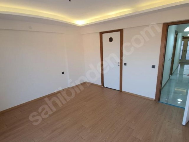 KARŞIYAKA ÇARŞI MERKEZDE TÜMDEN TADİLATLI 3+1 SATILIK DAİRE