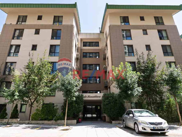 SİNPAŞ ALTINORAN VADİ KONAKLARI'NDA SATILIK "BOŞ" 4,5+1 DAİRE