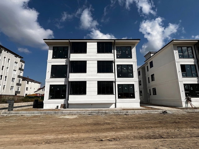 ARIFIYE ARİFBEY MAH. SİTEİÇİ ARAKAT 2+1 CAMBLAKONLU DAİRE