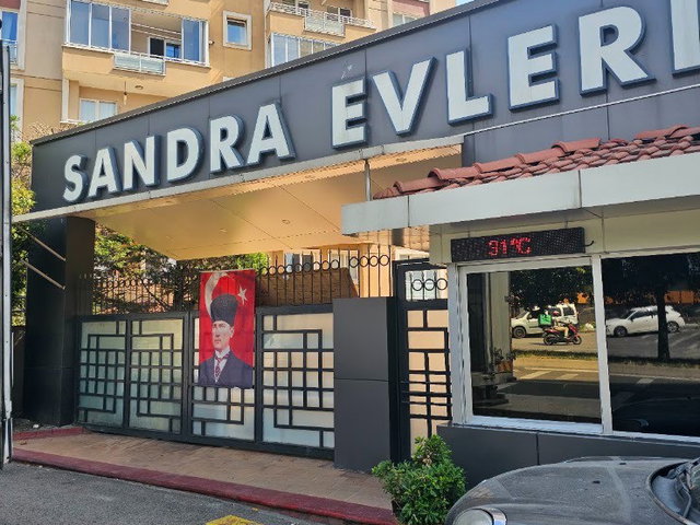 ÜMRANİYE ARMAĞANEVLER SANDRA EVLERİ’NDE HAVUZLU SİTE İÇERİSİNDE SATILIK 3+1 DAİRE