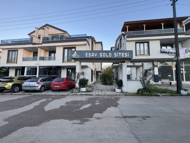 BAŞISKELE SAHIL'DE EŞSIZ LOKASYONDA SATILIK 2+1 YÜKSEK GIRIŞ