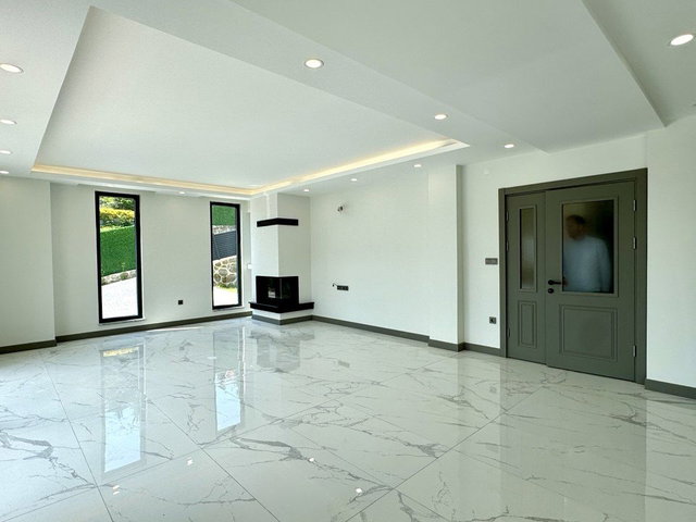 SAPANCA'DA GÖL VE DOĞA MANZARALI, %80 KREDIYE UYGUN LÜKS VILLA