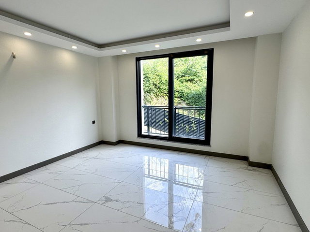 SAPANCA'DA GÖL VE DOĞA MANZARALI, %80 KREDIYE UYGUN LÜKS VILLA