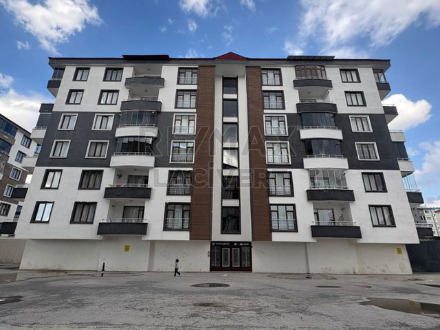 RE/MAX LACİVERT'TEN YILDIZKENT'TE SATILIK 3+1 LÜKS DAİRE