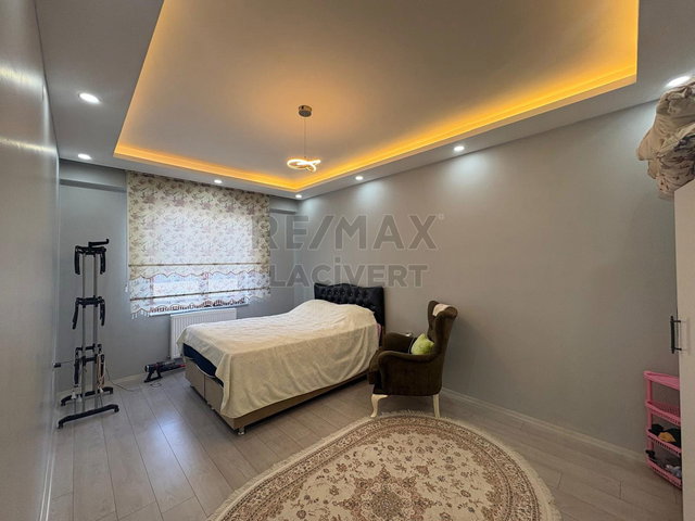 RE/MAX LACİVERT'TEN YILDIZKENT'TE SATILIK 3+1 LÜKS DAİRE