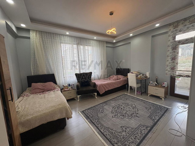 RE/MAX LACİVERT'TEN YILDIZKENT'TE SATILIK 3+1 LÜKS DAİRE