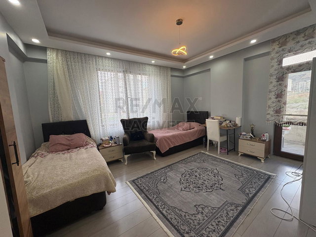 RE/MAX LACİVERT'TEN YILDIZKENT'TE SATILIK 3+1 LÜKS DAİRE