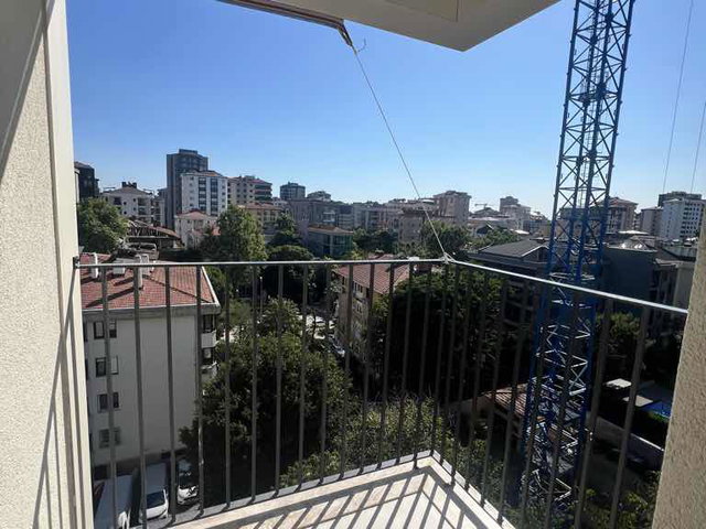 FENERYOLU’NDA BAĞDAT CADDESİNE 2. BİNA  BALKONLU 2+1  SIFIR DAİRE