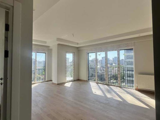 FENERYOLU’NDA BAĞDAT CADDESİNE 2. BİNA  BALKONLU 2+1  SIFIR DAİRE