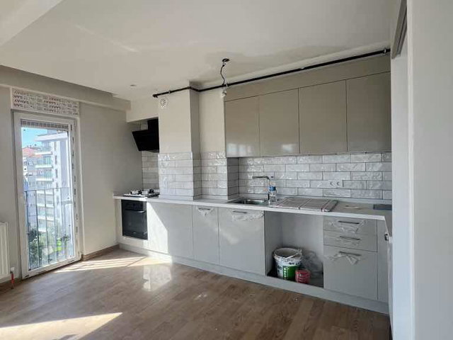 FENERYOLU’NDA BAĞDAT CADDESİNE 2. BİNA  BALKONLU 2+1  SIFIR DAİRE