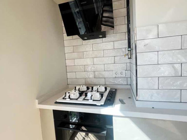 FENERYOLU’NDA BAĞDAT CADDESİNE 2. BİNA  BALKONLU 2+1  SIFIR DAİRE