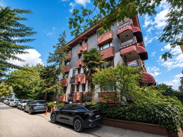 MODA ŞİFA SOKAK’TA SAHİLE YAKIN OTOPARKLI, BALKONLU, 3+1 SATILIK DAİRE