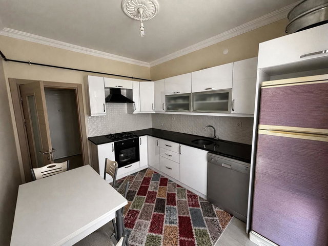 REMAXHÜR ESRA ZURNACIDAN FERİZLİ MERKEZDE 3+1 KİRALIK DAİRE