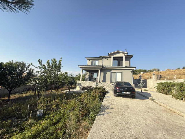 ALTINOVA GİCİK’TE 700 M² ARSA İÇERİSİNDE 4+1 LÜKS 2 KATLI SATILIK VİLLA