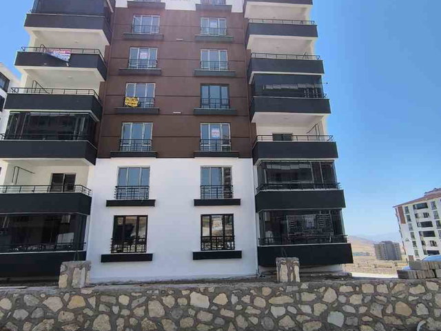 RE/MAX DOĞUDAN ŞAHINKAYA(ÇAYDAÇIRA)3+1 SIFIR DAİRE SATILIKTIR