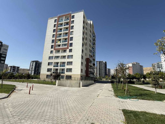 BAĞLICA SEÇKİN SİTESİNDE, 4+1, 3 CEPHELİ KİRALIK DAİRE