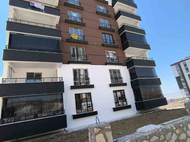 RE/MAX DOĞUDAN ŞAHİNKAYA(ÇAYDA ÇIRA)3+1 SIFIR DAİRE SATILIKTIR