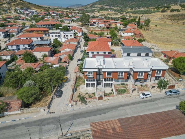 FOÇA YENIBAĞARASI MAHALLESINDE SATILIK 1+1 DAIRE!