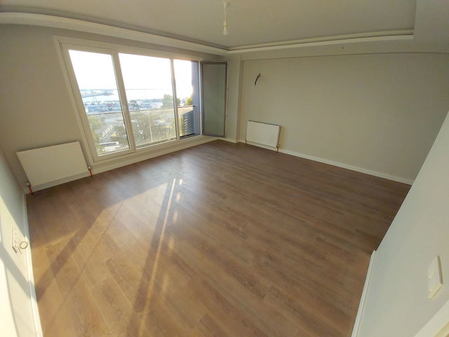 ÜSKÜDAR HAREM'DE BOĞAZ VE TARİHİ YARIMADA MANZARALI 2+1 SATILIK
