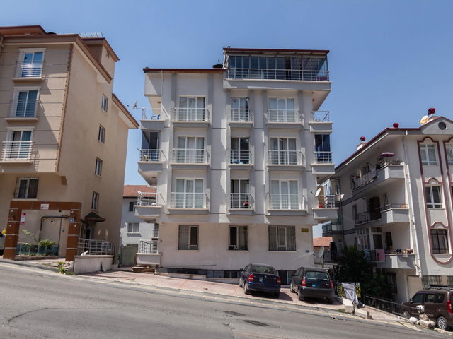 KEÇIÖREN OVACIK TERASLI DUBLEKS BOŞ 3+1 SATILIK DAIRE