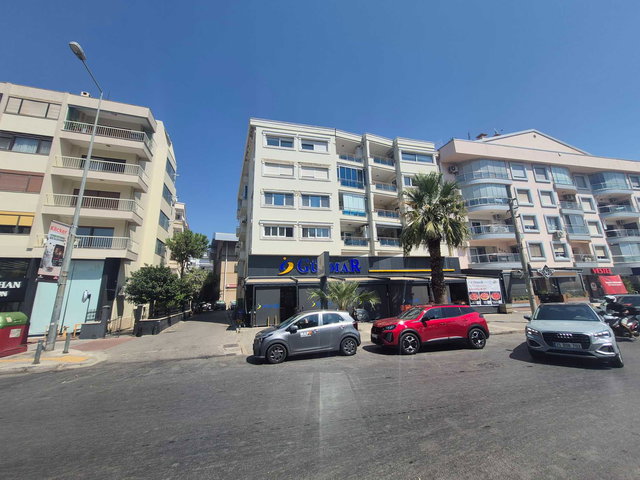 KARŞIYAKA YALI MAH’DE 200 M² NET 4+1 | 3 WC, 2 BANYO, BALKONLU | DOĞALGAZ KOMBİLİ