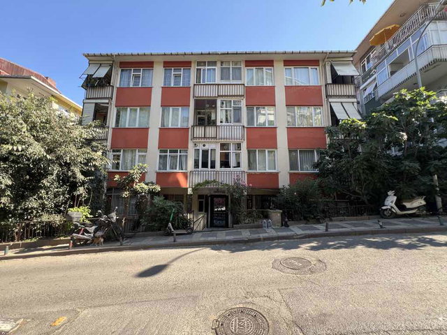 ÜSKÜDAR’DA SULTANTEPE’DE, EN ÜST KAT 3+1 KİRALIK DAİRE | BALKONLU, KOMBİLİ