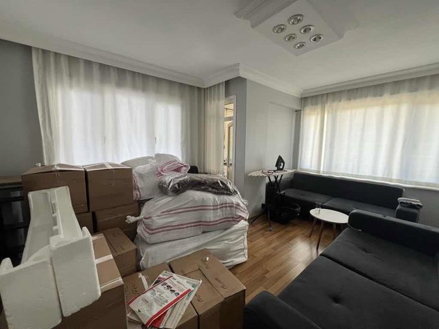ÜSKÜDAR’DA SULTANTEPE’DE, EN ÜST KAT 3+1 KİRALIK DAİRE | BALKONLU, KOMBİLİ