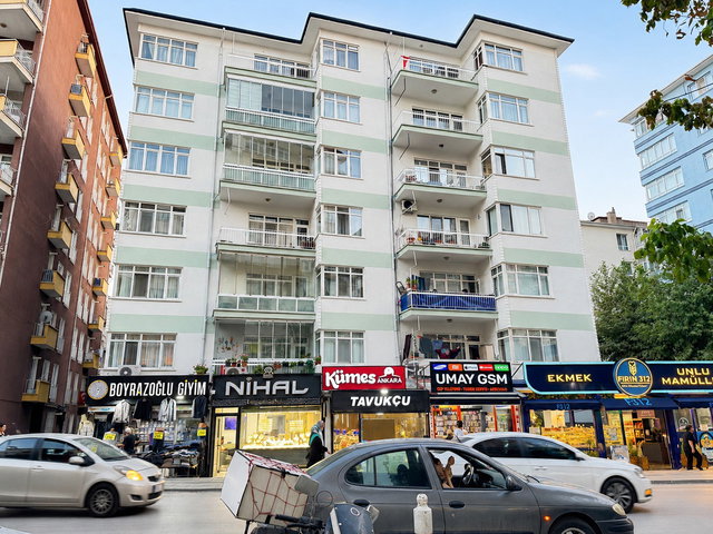 DEMETEVLER İVEDIK CADDESI ARA KAT ÖN CEPHE SATILIK YAPILI 2+1 DAIRE