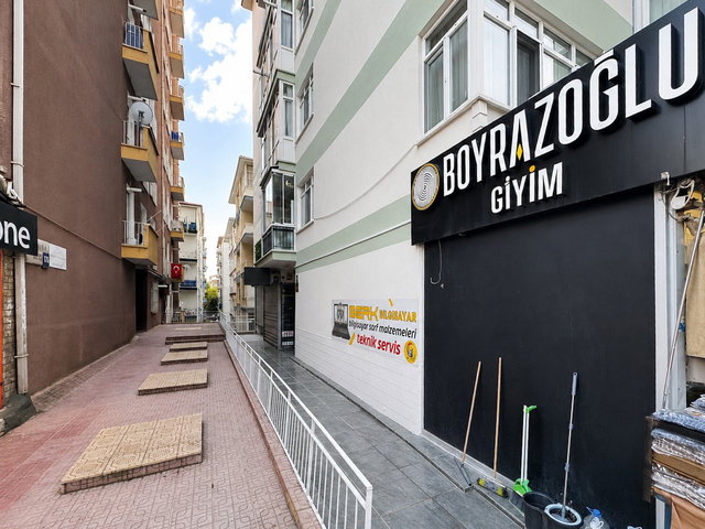 DEMETEVLER İVEDIK CADDESI ARA KAT ÖN CEPHE SATILIK YAPILI 2+1 DAIRE