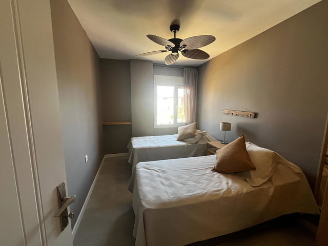 AYVALIK SAHILKENTTE ŞIRINKENTE KOMŞU SITE IÇERISINDE EŞYALI 3+1 KİRALIK DAİRE