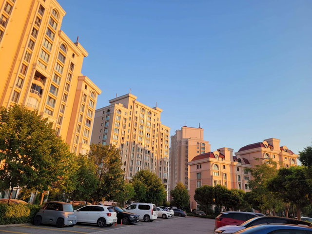 BÜYÜKÇEKMECE PELICAN HILL'DE GÖL MANZARALI GENİŞ 2+1 SATILIK