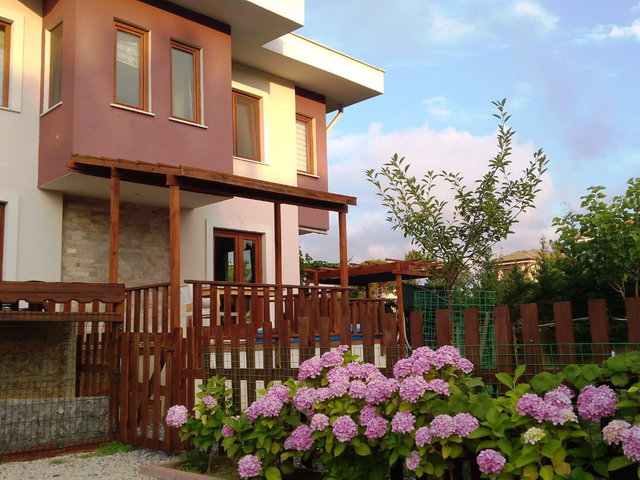 BEYKOZ RİVA’DA DOĞU-GÜNEY CEPHELİ 6+1 | 270 M² BRÜT | KAT MÜLKİYETLİ VİLLA