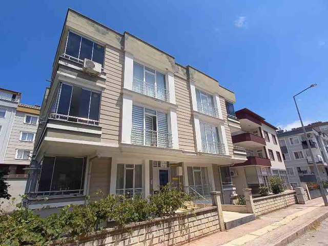 TRAMVAY VE HASTANEYE YÜRÜME MESAFESİNDE SATILIK 3+1 DAİRE