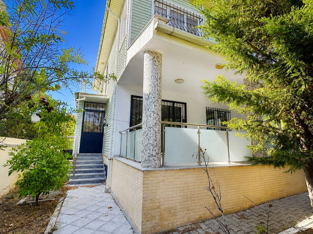 REMAX KAYADAN SATILIK 4+1 MÜSTAKİL VİLLA