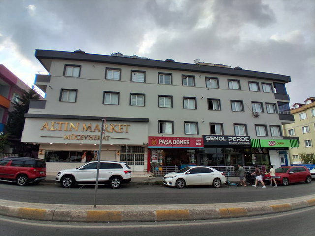 SAFA CADDESİ ÜZERİNDE YENİLENMİŞ 2+1 MASRAFSIZ 3 BALKONLU