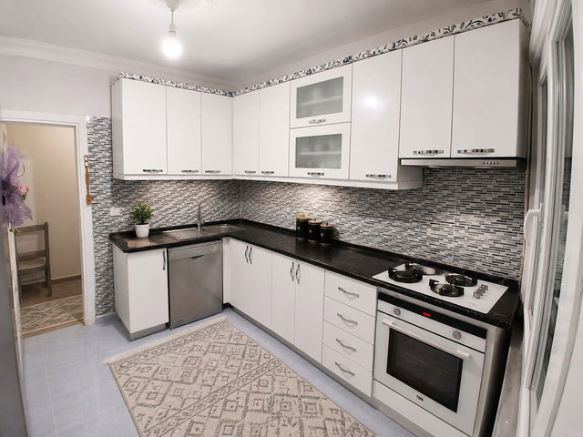 SAFA CADDESİ ÜZERİNDE YENİLENMİŞ 2+1 MASRAFSIZ 3 BALKONLU