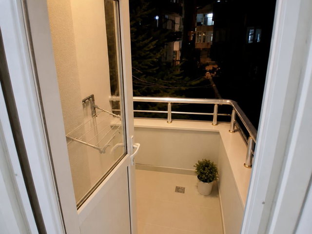 SAFA CADDESİ ÜZERİNDE YENİLENMİŞ 2+1 MASRAFSIZ 3 BALKONLU