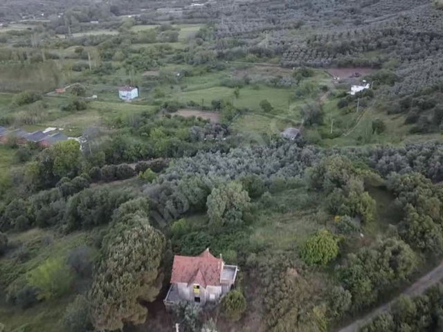 BALIKESIR ERDEK ŞAHINBURGAZ'DA GENIŞ ARAZISI ILE SATILIK MÜSTAKIL EV