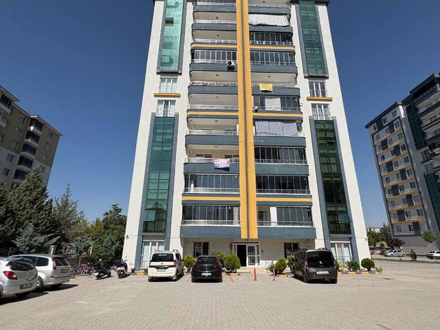 YAKINCA'DA GÖKTÜRK SİTESİNDE SATILIK 3+1 DAİRE