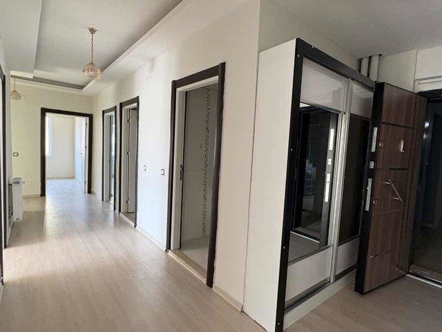 YAKINCA'DA GÖKTÜRK SİTESİNDE SATILIK 3+1 DAİRE