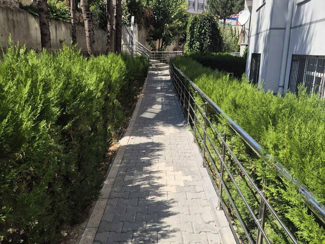 ÖVEÇLER’DE MERKEZİ ŞEHİR MANZARALI ÜST KAT 3+1 | 110 M² BRÜT | BALKONLU KİRALIK DAİRE