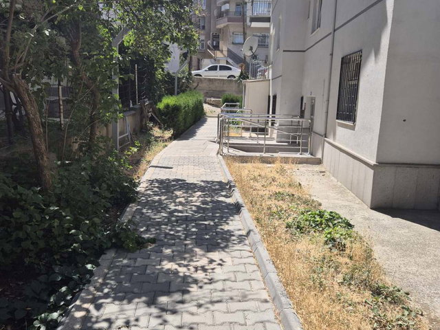 ÖVEÇLER’DE MERKEZİ ŞEHİR MANZARALI ÜST KAT 3+1 | 110 M² BRÜT | BALKONLU KİRALIK DAİRE