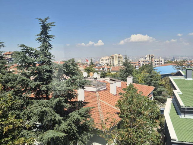 ÖVEÇLER’DE MERKEZİ ŞEHİR MANZARALI ÜST KAT 3+1 | 110 M² BRÜT | BALKONLU KİRALIK DAİRE