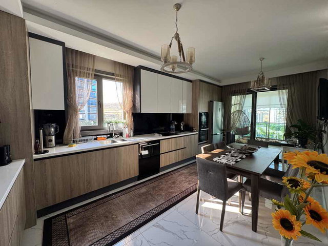 YAŞAMKENT PERLA PARKTA SATILIK 4+1 LÜKS DAİRE