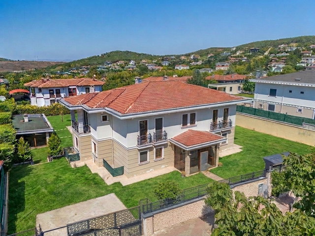 BÜYÜKÇEKMECE’DE 800 M² BRÜT, 8+2, 3 KATLI GENİŞ VİLLA | KREDİYE UYGUN
