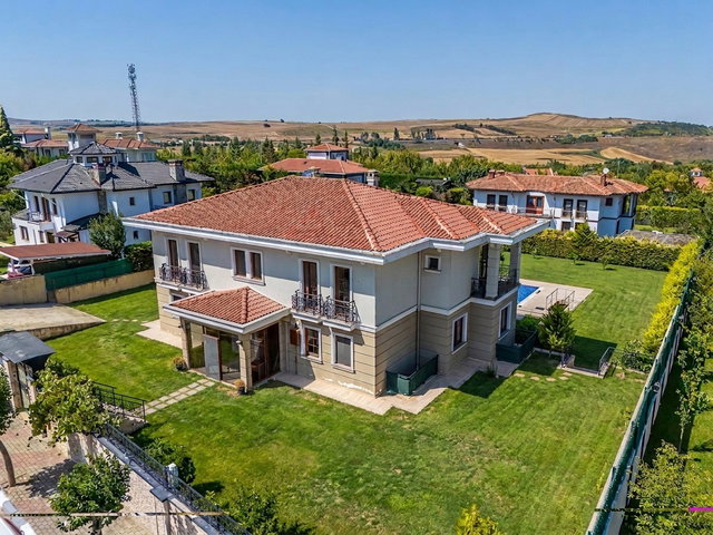 BÜYÜKÇEKMECE’DE 800 M² BRÜT, 8+2, 3 KATLI GENİŞ VİLLA | KREDİYE UYGUN