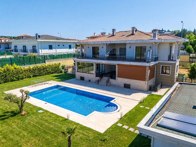 BÜYÜKÇEKMECE’DE 800 M² BRÜT, 8+2, 3 KATLI GENİŞ VİLLA | KREDİYE UYGUN